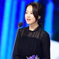 Park Bo Young Terima Penghargaan di Korean Popular Culture & Arts Awards Ceremony 2017