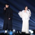 Penampilan duet Soyu dan Chanyeol EXO di panggung MAMA 2017 Hong Kong.