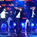 Selain rapper, penampilan para vokalis BTS saat membawakan lagu 'Lost' di KBS Gayo Daechukjae 2017 pun tak kalah memukau.