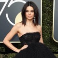 Kendall Jenner sukses curi perhatian di Red Carpet Golden Globe Awards 2018.