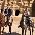 Kemudian Dhani dan Mulan juga mengunjungi Petra, sebuah situs arkeolog yang terletak di gurun barat daya Yordania.