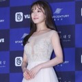 Lee Se Young tampil seksi dengan gaun transparan bagian atas di Baesang Art Awards 2018.