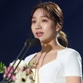 Choi Hee Seo meraih penghargaan Best New Actress kategori film.