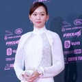 Jin Ki Joo di red carpet The Seoul Awards 2018.