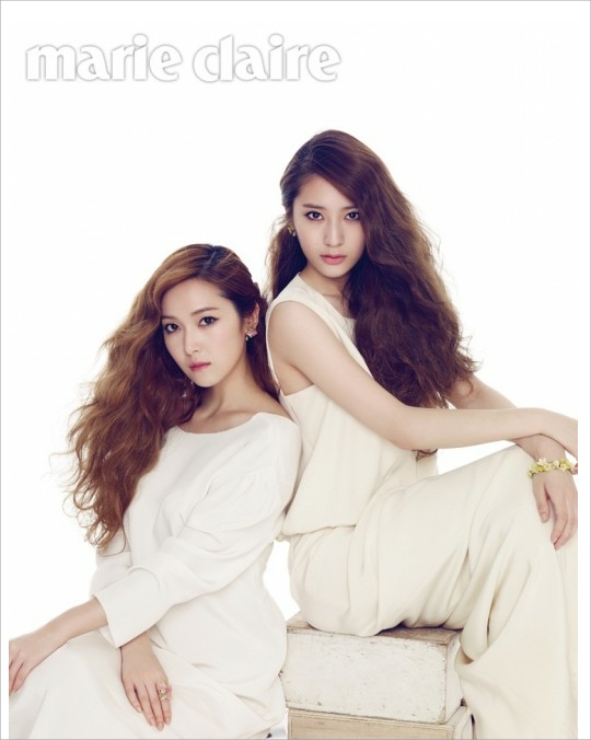 Jessica SNSD Berpose Bareng Adiknya Krystal f(x) di Majalah