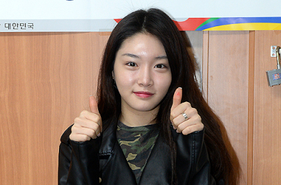 Salah Datangi Tempat Voting, Kim Chung Ha eks IOI Tuai Komentar Negatif