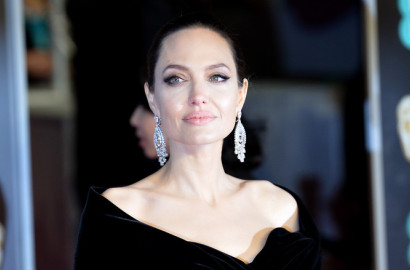 Dirumorkan Berkencan dengan Pria Kaya, Angelina Jolie Tegaskan Ingin Fokus Mengurus Anak