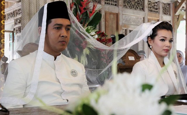 Dewi Sandra Sangkal Isu Sengaja Rahasiakan Pernikahan Ketiga