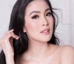 6. Sandra Dewi Cantik Bak Puteri Negeri Dongeng