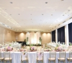 Ruangan Pertunangan Terlihat Mewah dengan Dominasi Warna Putih