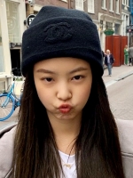 Jennie Blackpink Unggah Foto Ciuman Fans Iri Setengah Mati