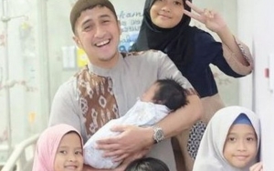  Bahagia Dikaruniai Anak Kelima, Irfan Hakim Unggah Foto Bayi Di Instagram