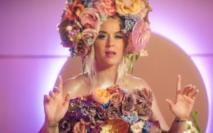 Katy Perry Umumkan Kehamilan Lewat Video 'Never Worn White'