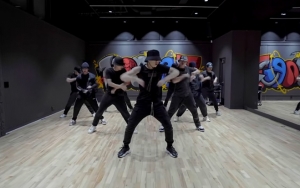 Kang Daniel Pamerkan Kemampuan Koreografinya Lewat Video Dance Practice 'Who U Are'