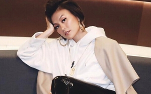 Pamer Koleksi Piala Agnez Mo Beri Sindiran Untuk Artis Yang Suka Bikin Sensasi