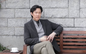 Lee Jung Jae Datangi Acara Film Gala Bareng Pacar Chaebol, Hubungan Langgeng Disorot