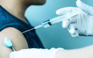 Ada Laporan Penyelewengan Booster Vaksin COVID-19 Untuk Non-Nakes, Kemenkes Angkat Bicara