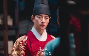 Junho 2PM Ternyata Tidur Bareng Pemeran 'The Red Sleeve' Ini Saat Syuting Adegan Sekarat