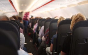 Kepergok Pesta Pora di Pesawat, Sejumlah Orang Terdampar Usai Maskapai Batalkan Penerbangan Pulang