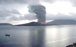 Anak Krakatau Kembali Erupsi Dengan Abu Vulkanik Lebih Tinggi, Aktivitas Tak Terkait Gempa Banten