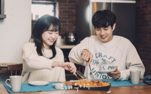 Kim Da Mi Bocorkan Kehidupan Pernikahannya Dengan Choi Woo Shik di 'Our Beloved Summer' 