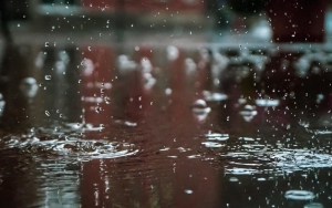  Hujan Es Tak Hanya Terjadi Di Surabaya, BMKG Beri Penjelasan Hingga Minta Masyarakat Tetap Waspada