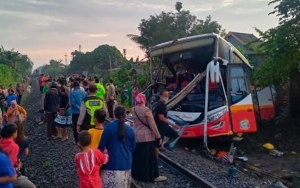 Kronologi Tabrakan Bus dan Kereta di Tulungagung, 3 Korban Tewas Masih Berusia 20 Tahun