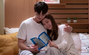 Song Kang dan Park Min Young Mesra Syuting Tidur Bareng di 'Forecasting Love and Weather'