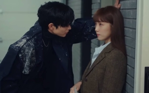 Manis, Lee Sung Kyung-Kim Young Dae Nikmati Kencan di Lokasi Syuting Pada Poster 'Shooting Stars'