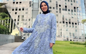 Penampilan Tya Ariestya Disebut Makin Fashionable Usai 3 Bulan Belajar Hijab