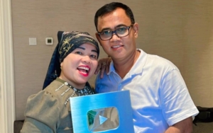 H. Faisal dan Oma Dewi Mertua Vanessa Angel Tampil Makin 'Luwes’ di TV, Farhat Abbas Kena 'Sentil'