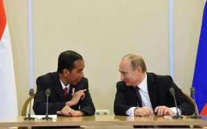 Usai Berbincang Bareng Presiden Ukraina, Jokowi Berkomunikasi Dengan Putin dan Bahas Hal Ini