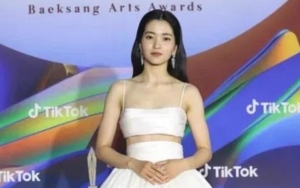 Baeksang Arts Awards 2022: Kim Tae Ri Dituding Pakai Gaun KW, Ini Kata Distributor Resmi
