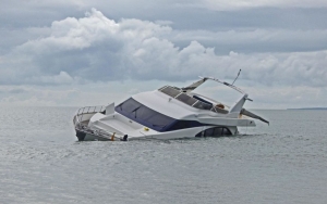 Yacht Mewah Tenggelam di Queensland Sebabkan Masalah Lingkungan