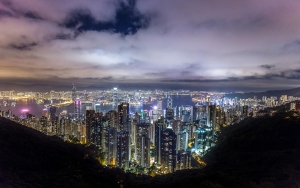 Carrie Lam Ingatkan Hong Kong Harus Segera Dibuka Kembali Demi Pertahankan Status Hub