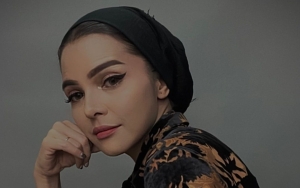 10 Potret Gaya Hijab Ikonik Rosmanizar, Istri Didi Mahardika Yang Digosipkan dengan Cita Citata