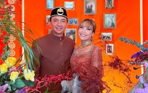 Anniversary ke-10, Ayu Dewi dan Suami Wujudkan Impian Pernikahan yang Belum Kesampaian