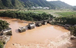 Tiongkok Catat Hujan Terlebat dalam 60 Tahun, Ratusan Ribu Penduduk Dievakuasi