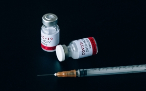 Vaksinasi Dosis Keempat Nakes Telah Dimulai, Berikut Jenis Vaksin COVID-19 yang Direkomendasikan