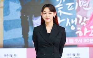 Kang Mina Eks IOI Liburan Pakai Gaun Terbuka Bikin Sederet Rekan Artis Syok