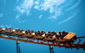 Puluhan Pengunjung Terluka Usai Dua Roller Coaster Bertabrakan di Taman Hiburan