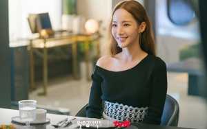 Park Min Young Tampilkan Kepribadian Ganda Jadi IRT Glamor Hingga Istri Idol di 'Love in Contract'