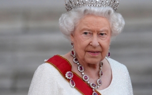 Ratu Elizabeth II Mulai 'Perjalanan' Terakhirnya, Warga Meratap Kala Peti Mati Tiba di Edinburgh