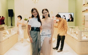 Istri Menteri Nadiem Makarim Pakai Jepit Rambut 'Ala' Maudy Ayunda, Kecantikan Bak Kembar Siam