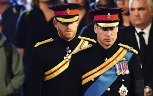 Para Cucu Ratu Elizabeth II Berjaga di Peti Mati, Pangeran Harry Kenakan Seragam Militer