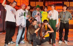 Fans Korea-Jepang Iri dengan Lightstick Raksasa di Konser NCT 127 Indonesia