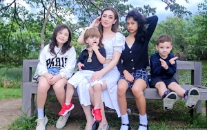 Tak Bisa Jauh, Celine Evangelista Boyong Anaknya Kala Syuting di Luar Kota
