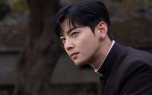 Penampilan Cha Eunwoo ASTRO sebagai Pendeta 'Island' Bikin Netizen Jatuh Hati