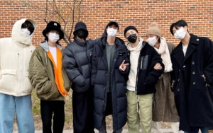 Terbaru BTS, 11 Potret Kompak Boy Grup Antarkan Member Pertama Berangkat Wamil