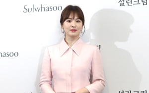Tampil Elegan, Song Hye Kyo Kejepret Manyun di Jumpa Pers 'The Glory'